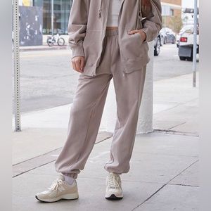 Brandy Melville John Galt Rosa Sweatpants stone (taupe/pink)